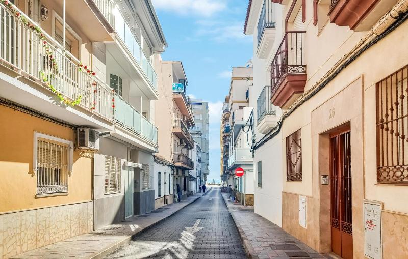 2 Bedroom Beautiful Apartment In Fuengirola - image 2