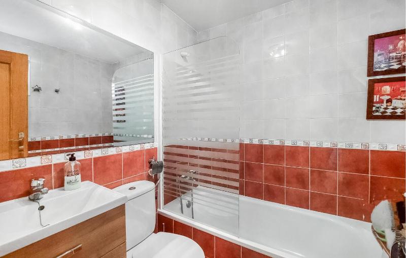 2 Bedroom Beautiful Apartment In Fuengirola - image 7