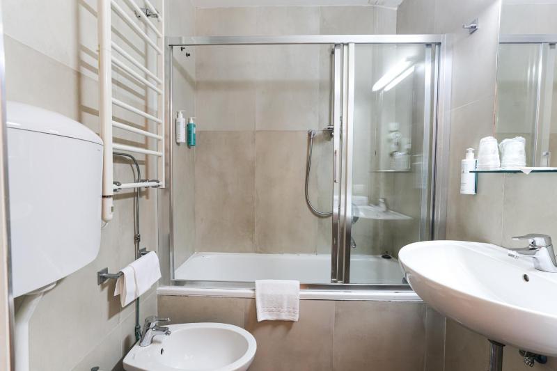 Superior Triple Room image 2