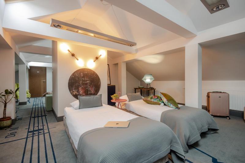 Deluxe Family Suite image 2