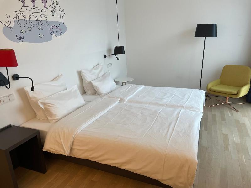 Twin Room image 1