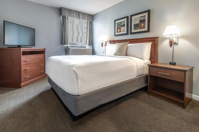 Queen Room with Mobility Accessible Tub - Non-Smoking