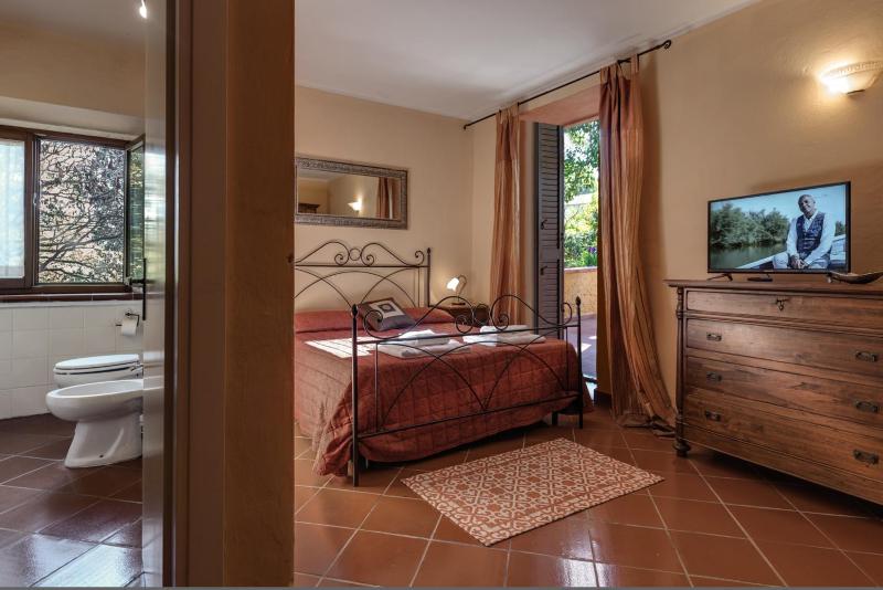 Double Room with Patio image 4