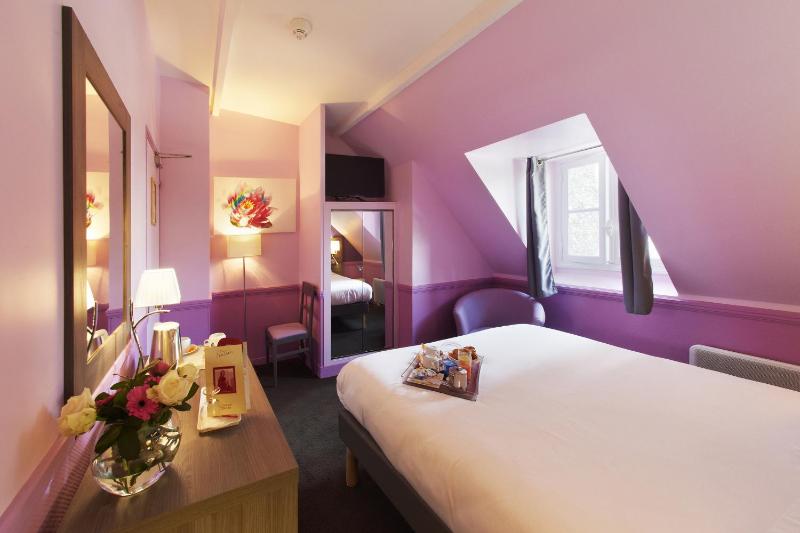 Double or Twin Room image 3