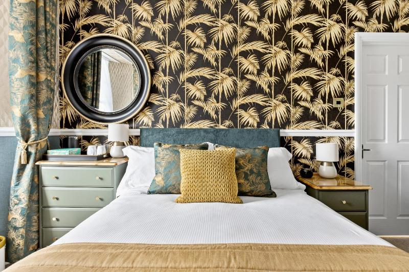 Standard Double Room image 3