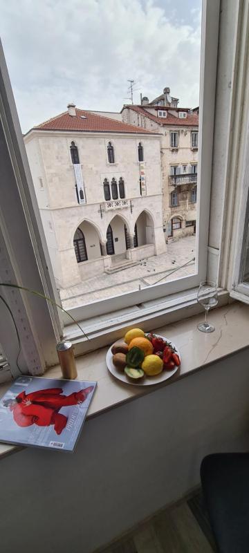 Old Square view apartment - image 13