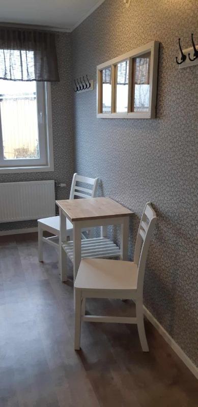 Single Room with Shared Bathroom image 3