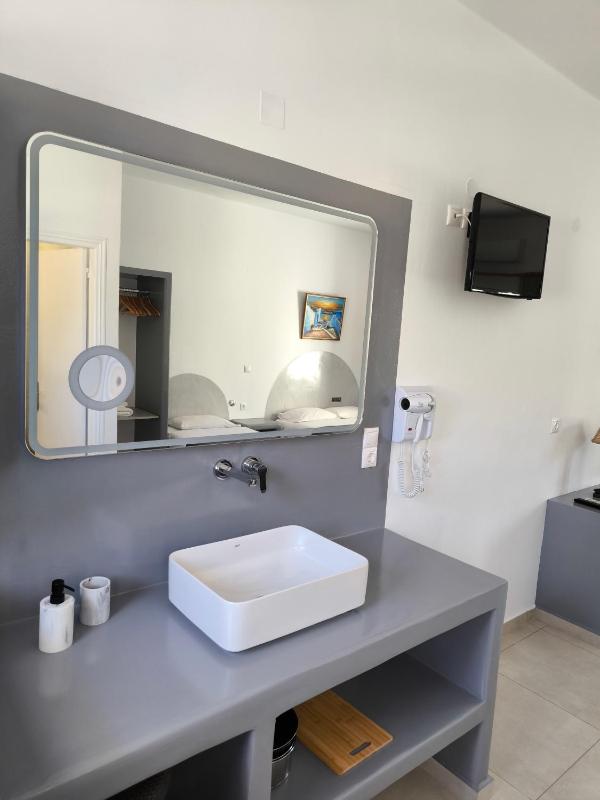 Standard Triple Studio image 3