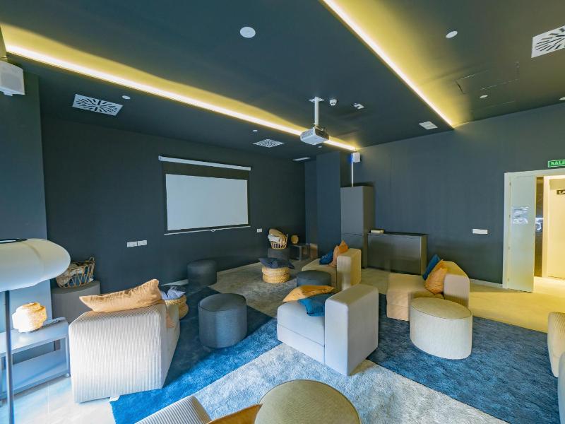 Cubo's Luxury Urban Sky Apartment 12 - image 34