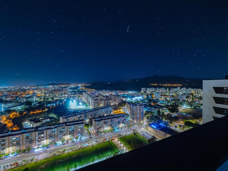 Cubo's Luxury Urban Sky Apartment 12 - image 3
