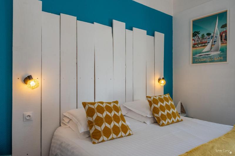 Double Room with Balcony and Sea View image 4