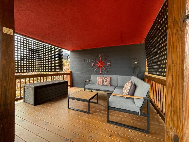 Red Roof Zen - image 10
