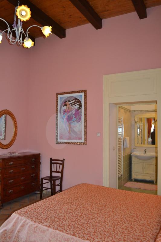 Double Room image 3