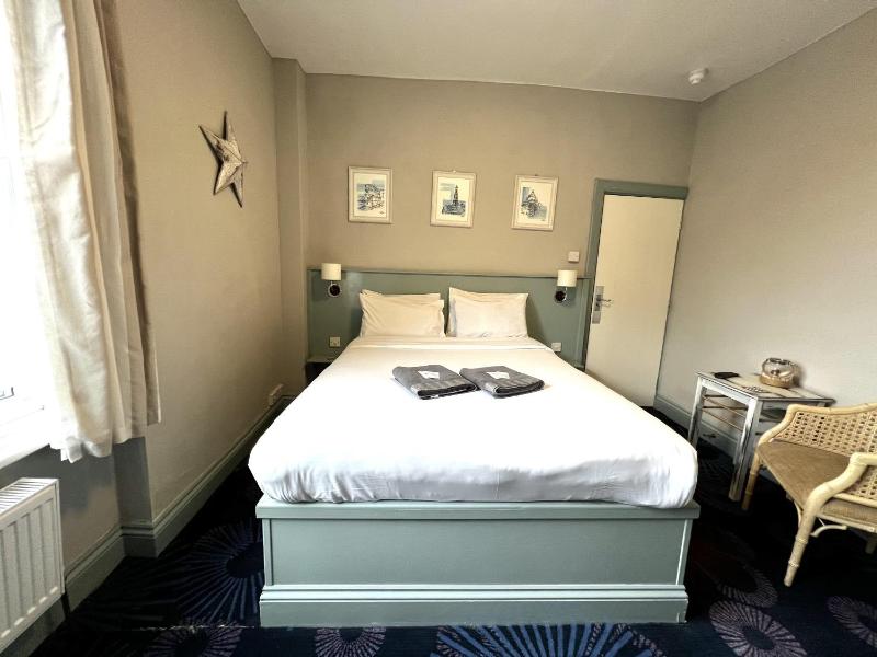 Standard Double Room image 4