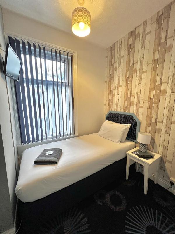 Single Room with Shower image 4