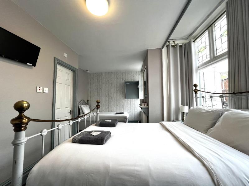 Classic Triple Room image 4