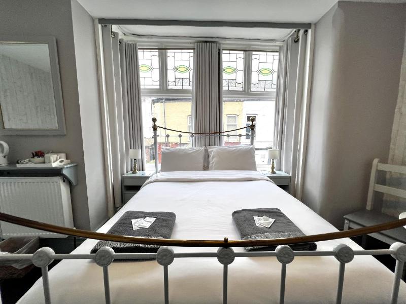 Classic Triple Room image 3