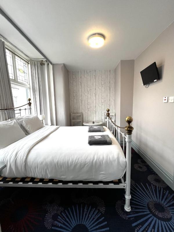 Classic Triple Room image 2