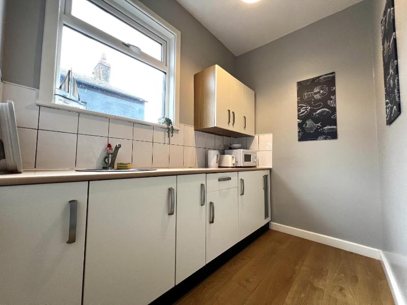 One-Bedroom Apartment image 3