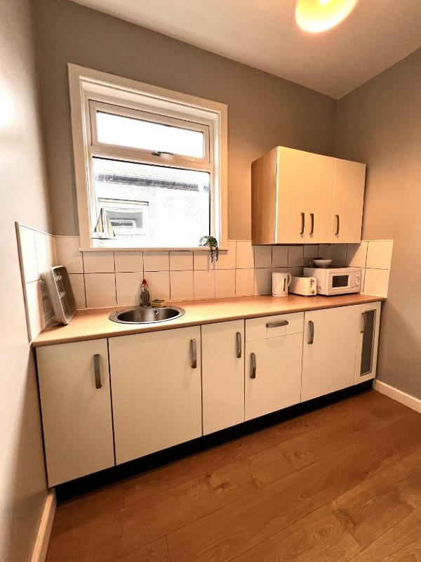 One-Bedroom Apartment image 4