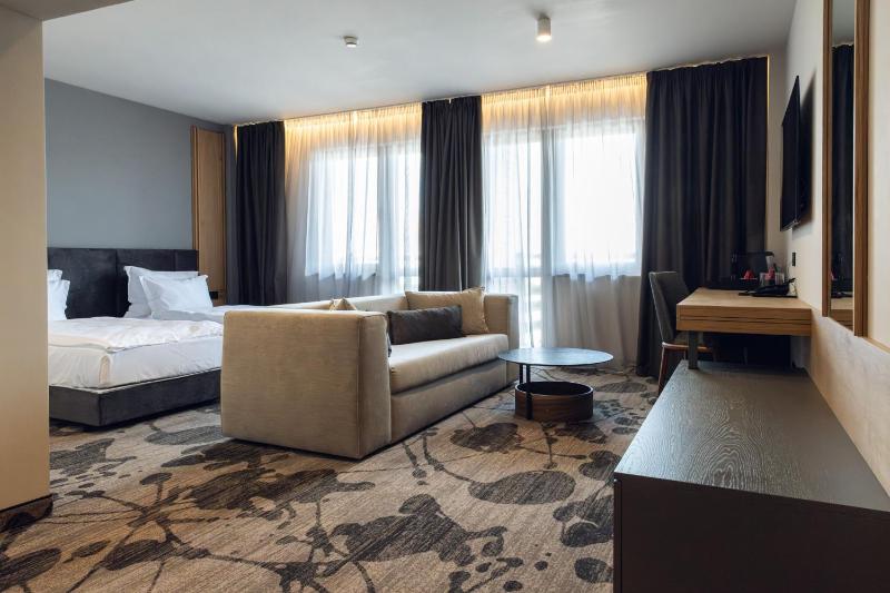 Deluxe Double Room image 2