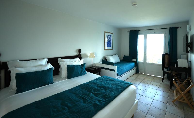 Double Room with Balcony and Sea View image 2