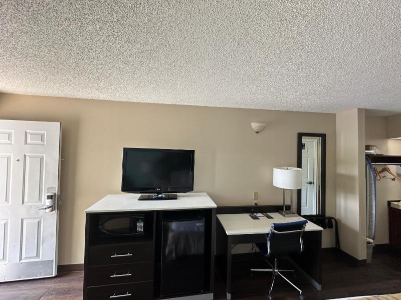 King Room - Non-Smoking image 2