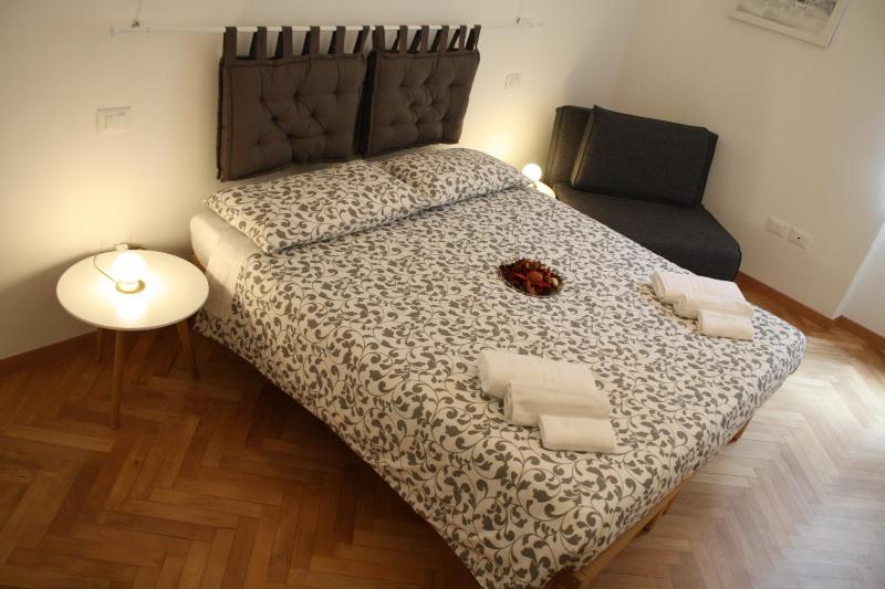 Triple Room with Shared Bathroom image 3