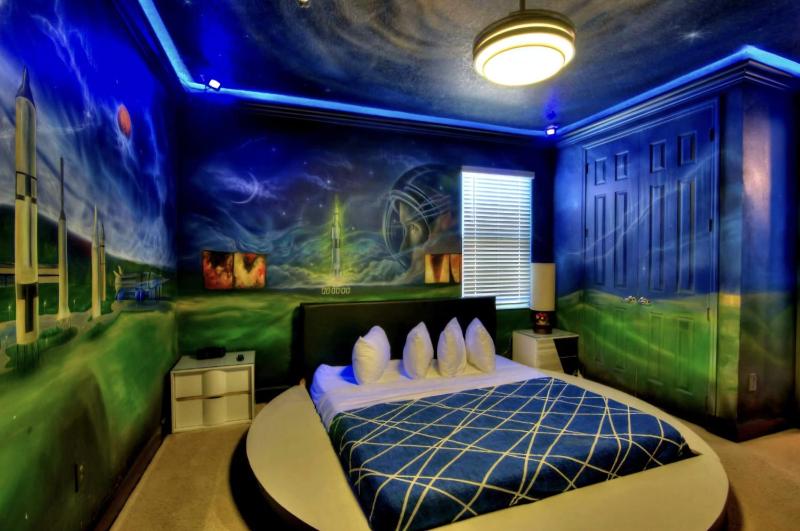 NEW! 14BR Bowling Villa Heated Pool Theater & Game Room - image 5