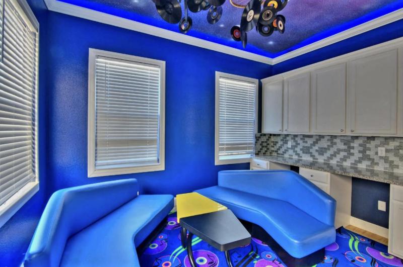 NEW! 14BR Bowling Villa Heated Pool Theater & Game Room - image 20