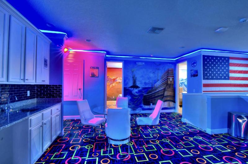 NEW! 14BR Bowling Villa Heated Pool Theater & Game Room - image 34