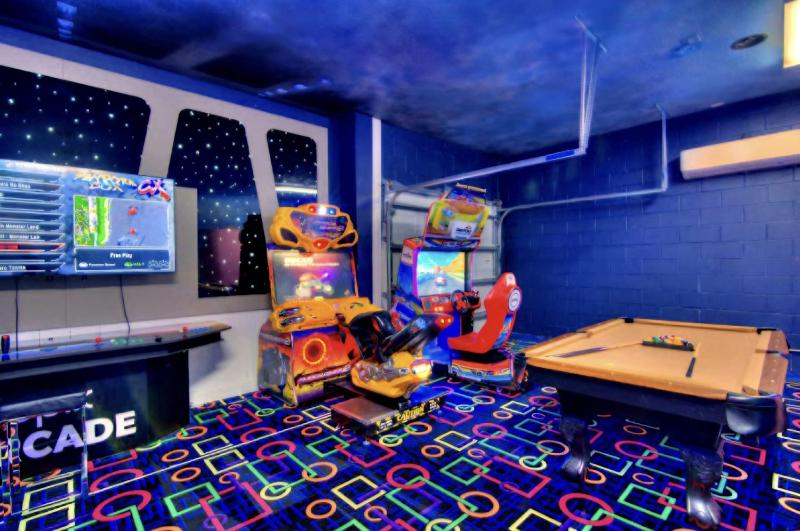 NEW! 14BR Bowling Villa Heated Pool Theater & Game Room - image 11