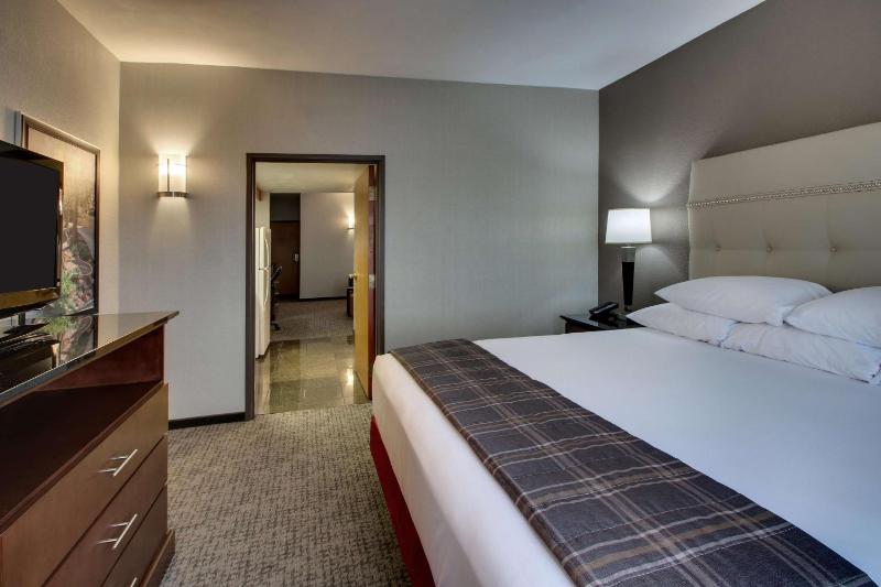 King Suite with Sofa Bed image 3