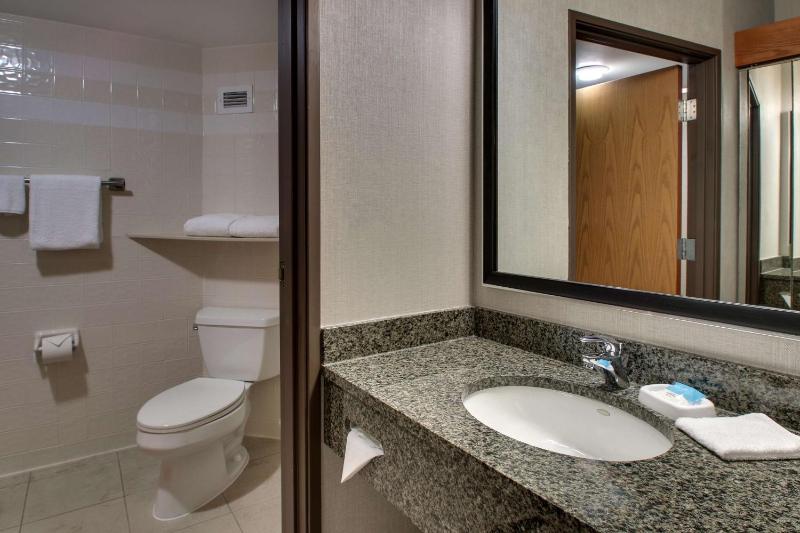 Deluxe Queen Room with Two Queen Beds image 2