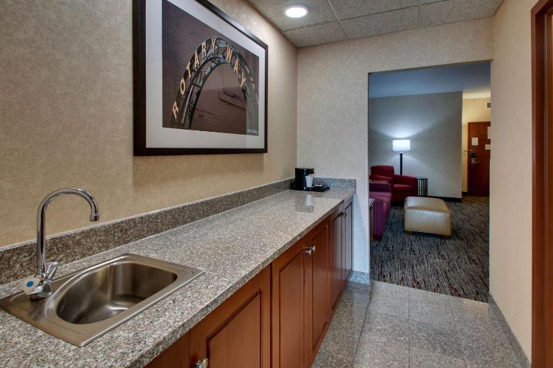 King Suite with Sofa Bed - High Floor image 4