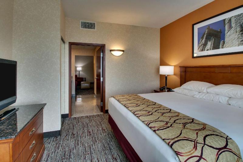 King Suite with Sofa Bed image 3