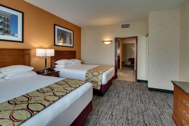 Queen Suite image 4