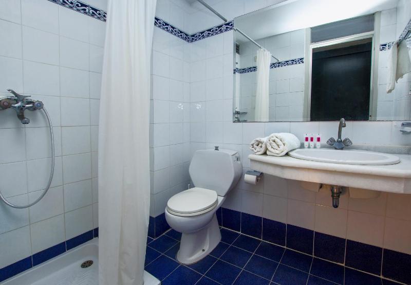 Single Room with Sea View image 4