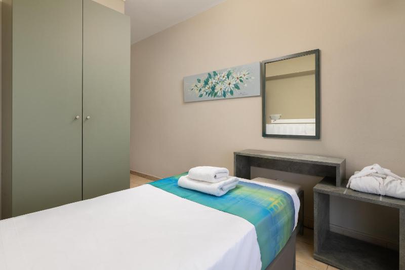 Single Room with Sea View image 3