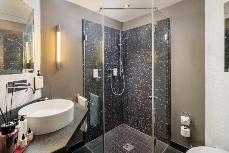 Deluxe Double Room with Balcony image 2