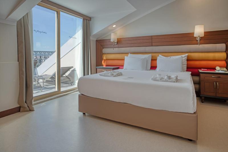 Terrace Suite City View image 4