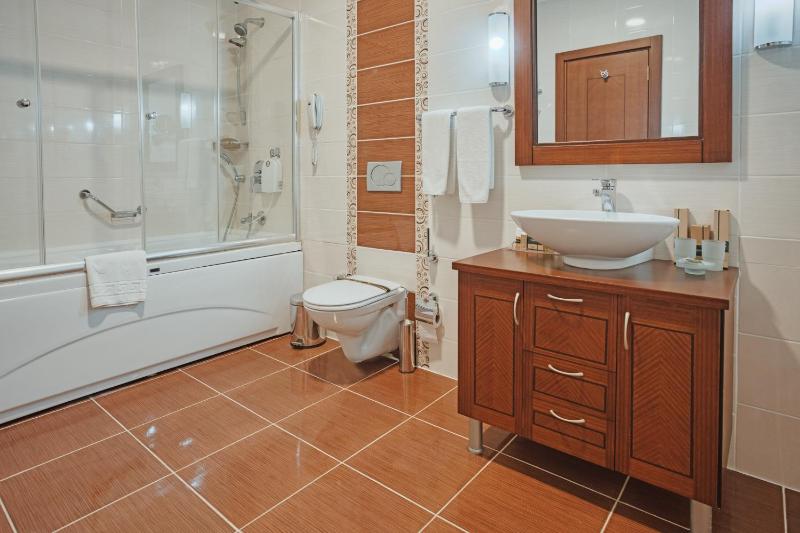Junior Suite Side Sea View image 3