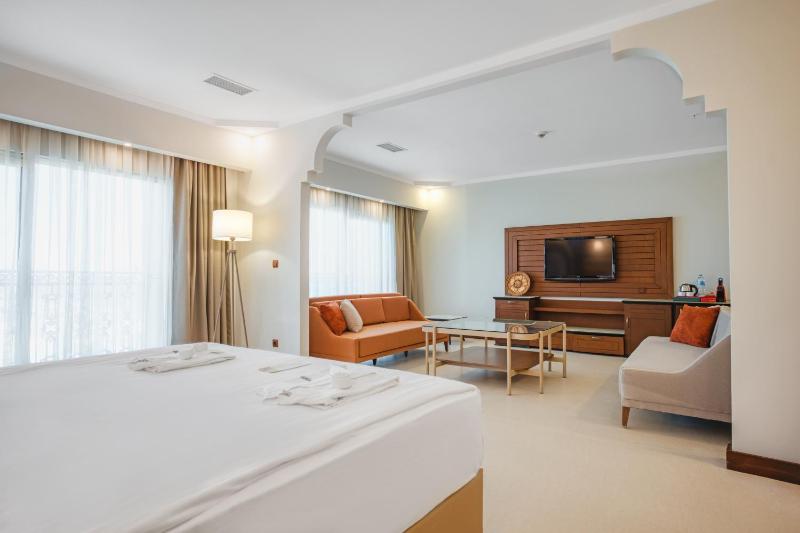 Junior Suite Side Sea View image 1