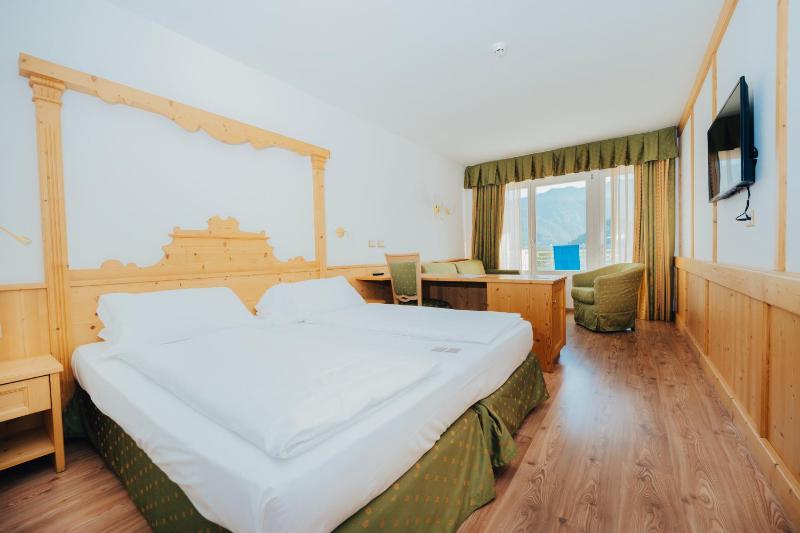 Executive Double Room image 1