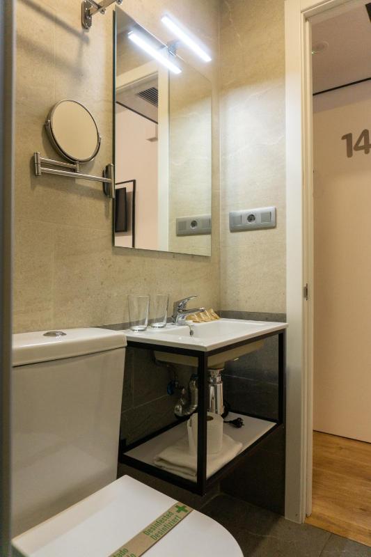 Quadruple Room image 4