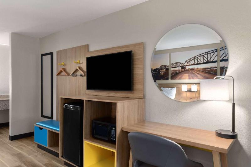 Two Double Beds - Non-Smoking image 3