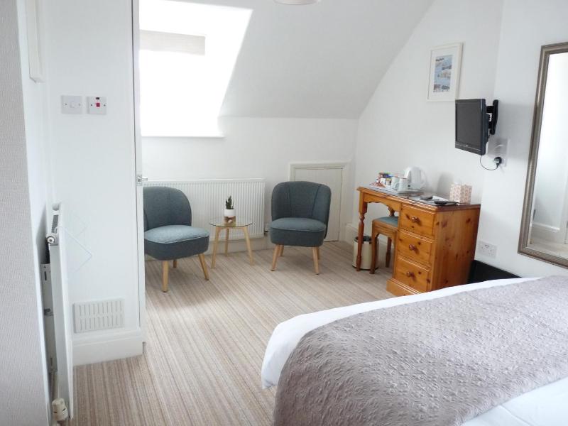 Classic Double Room - Second Floor image 3