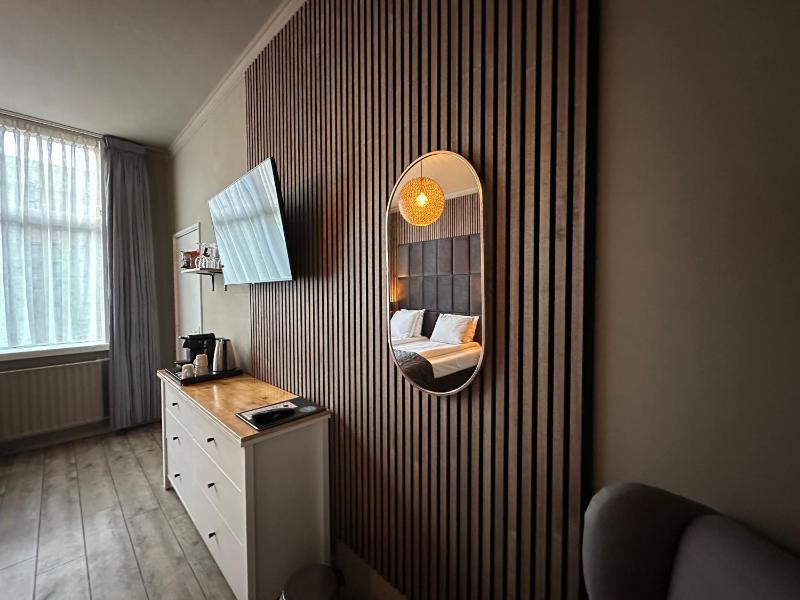 Triple Room - Shower and Toilet image 4
