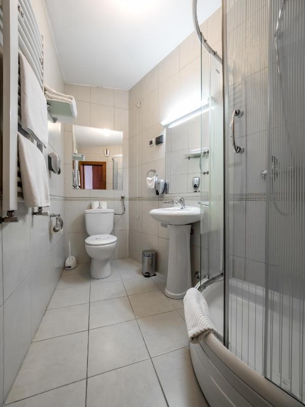 Double or Twin Room image 4