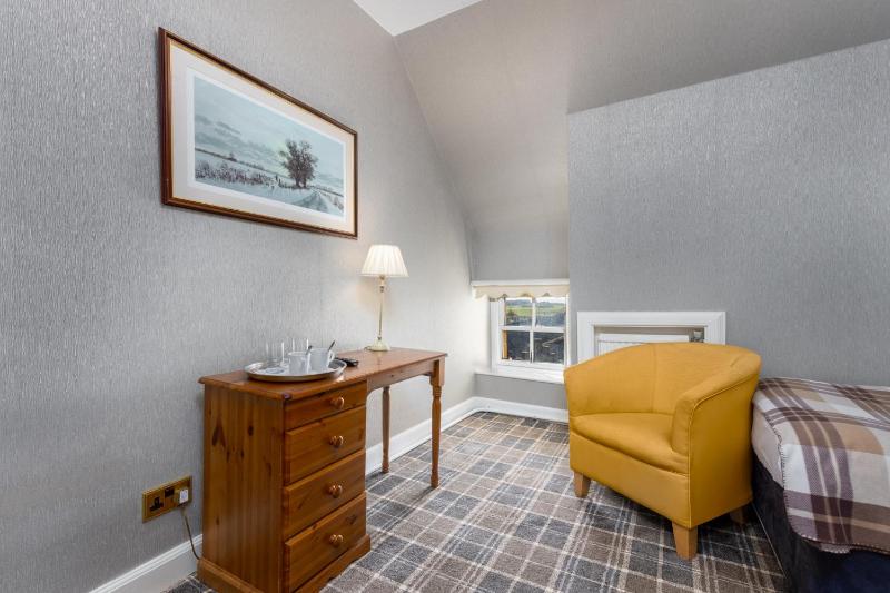 Superior Family Room (Not Dog-Friendly) image 3